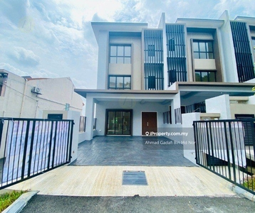 Nassim Heights Ampang 3 Storey Superlink 20x70 Gated and Guarded