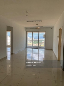 Pv2 unit for rent, mid floor, 4 bedrooms 2 cp