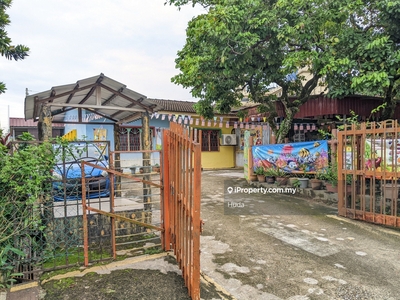 Single storey bungalow in Pinggir Ttdi KL