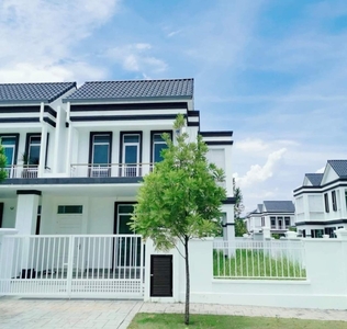 Subang Jaya 【Extra land 30Ft 】RM4xxK Corner 24X80 Double StoreyFreehold!!