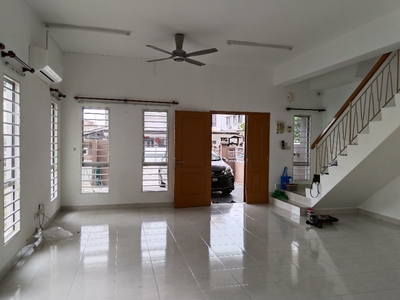 2 Storey Cluster Semi-D House In Setia Alam For Rent, Partial Furnished, Well kept