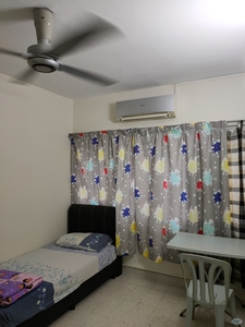 Air Cond Medium Room at Sea park Apartment with Parking