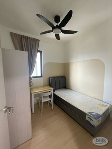 Limited offer ! SIngle room for rent, Free shutter service to LRT Sri Rampai
