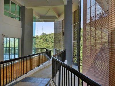 Middle Room at Armanee Terrace II, Damansara Perdana