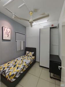 Pv21 condo - Single room to rent - Setapak - lake view
