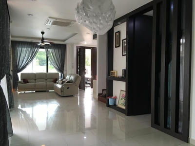 Semi D house for sale with nice renovated