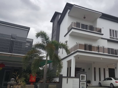 Emerald East 3.5 Storey Bungalow for Sale (with Private Lift)