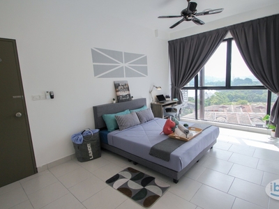 [NEAR THE MINES] Mixed Gender Unit Master Room attached with Bathroom for rent at Astetica Residence Seri Kembangan