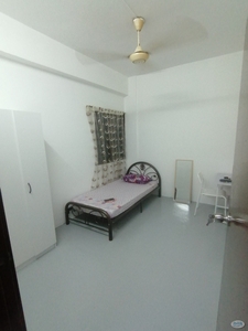 Private Middle Room with fully furnished at 1st Floor Pangsapuri Jati, Taman Kota Perdana Near to MRT Putra Permai.