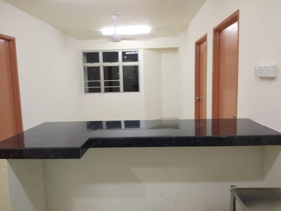 Under market value !!! Non Bumi 3b2b for SALE at Flat Puchong Permai