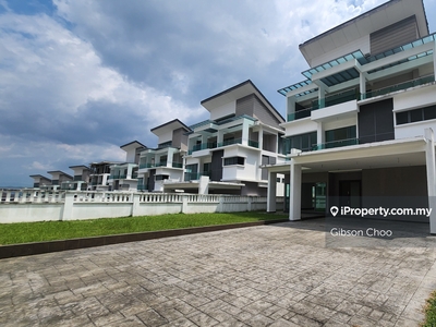 3 storey bungalow in damai gayana / taman gayana.