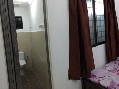 Aircond room & toilet - Kelana Jaya LRT line (Tmn Bahagia station)