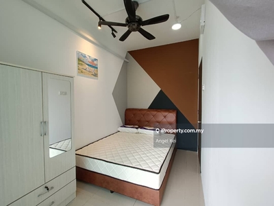 Balcony room for rent at Symphony tower Balakong