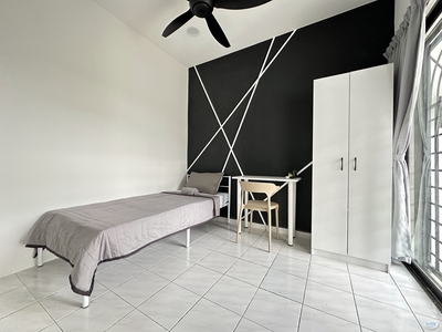 Bukit Indah Cozy & Big Single Aircon Room for Rent