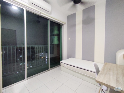 Female Middle Balcony Room Non-Sharing @ Damansara Damai
