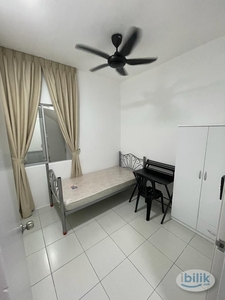 Female Single Room (3rooms 2bath) only 3 tenant (200m walk to LRT Station)
