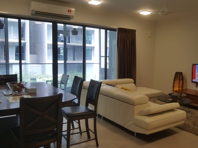 Fully Furnished Low Floor unit, 2 bedrooms with 1 multipurpose room