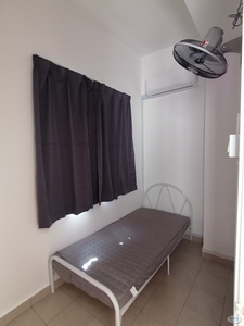== Include Utility == Single Room for Rent at Townhouse @ Townvilla Puchong