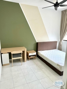 Master Bedroom attached Private Bathroom (Included Carpark) - RM 680/monthly