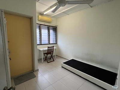 Medium Room For Rent (4 Beds 3 Baths Room) at SS15, Subang Jaya