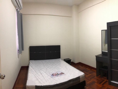 Middle Room at Ridzuan Condominium, Bandar Sunway