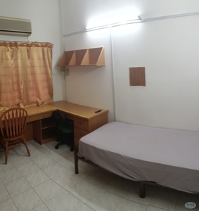 Middle Room at SS26 Petaling Jaya, Selangor