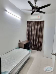 Nice small room in females unit for rent at Residensi Laguna condo, Bandar Sunway