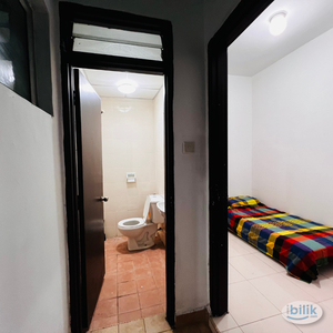 Single Room with Private Bath-room at Metropolitan Square, Damansara Perdana