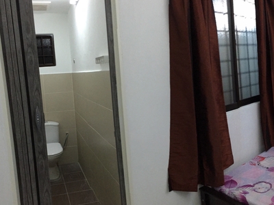 ss2 aircond room + toilet - 2 mins walk to LRT Tmn Bahagia
