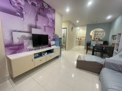 Tampoi Kipark Apartment 3-Bedrooms Corner Unit, FULL LOAN, High Floor, Pool View, Renovated & Partial Furnished , Nearby KipMall KipMart
