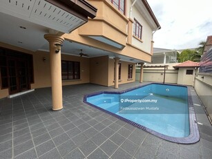 3 Storey Bungalow Taman Ampang Utama with Swimming Pool '9 Bedrooms'