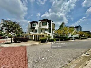 Morden Design With Fully Furnished, Spacious Living Area, Ample Space