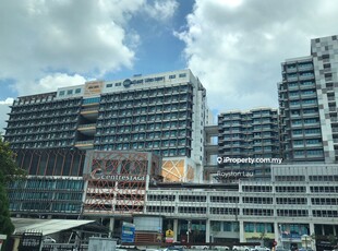 Pj fully furnished Condo nr LRT, college, Shopping Centre & offices