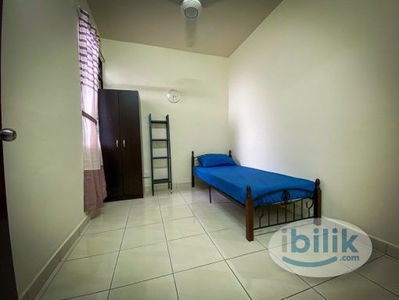 Middle Room, Blok E at Mentari Court 2, Bandar Sunway
