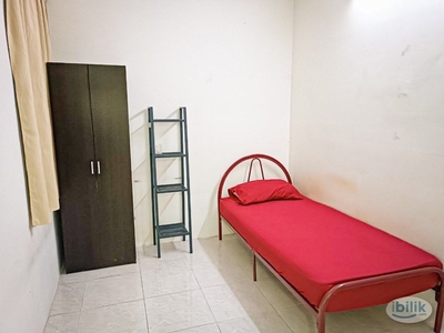 Middle Room, Blok G at Mentari Court 2, Bandar Sunway