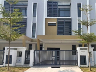 3 Storey Superlink with Lift Laman Glenmarie Shah Alam For Sale