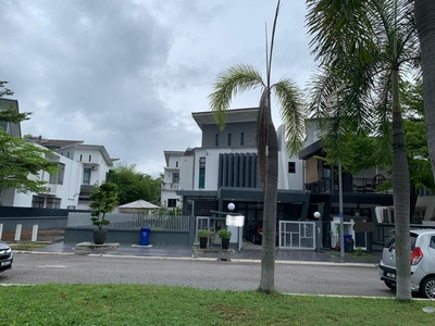 End Lot Facing Island Renovated Double Storey Lama Glenmarie Shah Alam For Sale