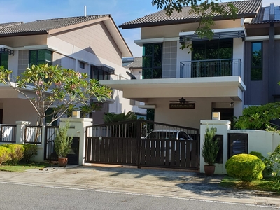Facing Open Partly Furnished Double Storey Linked Semi D Periwinkle Rimbayu For Sale