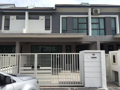 Facing South Brand New Completed Unit 2 Storey Terrace Phase 4 Puchong Lakeside For Sale