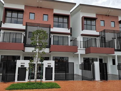 Renovated Fully Furnished 3 Storey Link House Myra Meranti Taman Meranti Puchong For Sale