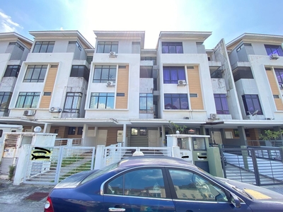 Sunset Lake View Partly Furnished 2.5 Storey Town Villa Upper Unit Taman Tasik Prima Puchong For Sale