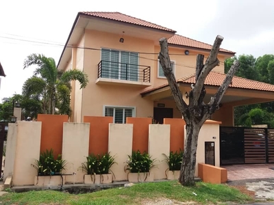 With Pool, Partly Furnished Double Storey Bungalow USJ FOr Sale