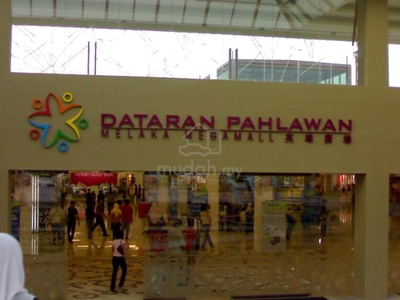 Dataran Pahlawan Shopping Shoplot @ Ground Floor- 118 sqft With Tenant