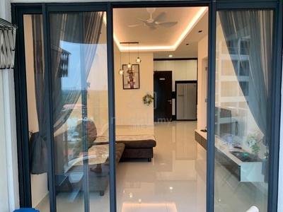 Johor bahru Near Ciq / room for rent / 房间出租 / 女生单位 / danga bay