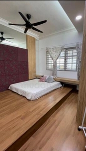 Middle room/ Available now/ female only,Platinum Hill Condominium PV6