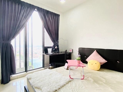 Queen size air cond room for rent in cheras You vista one month deposi