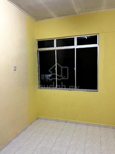Room available in newly renovated house. Nearby industrial area.