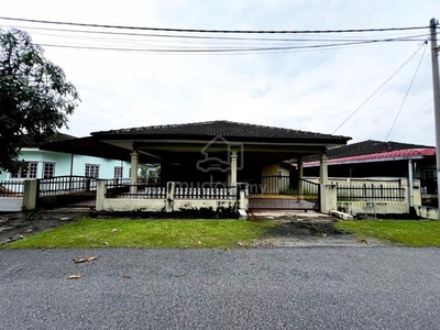 Rumah Banglo Setingkat di Desa Manjung Untuk Dijual.