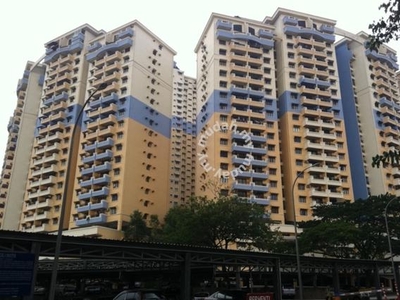 Spacious 3Bedroom Condo with Dry & Wet kitchen in Bukit Jalil