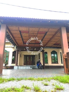 Rumah Banglo Unik dengan Siling Carporch Guna Buluh di Perol,Peringat